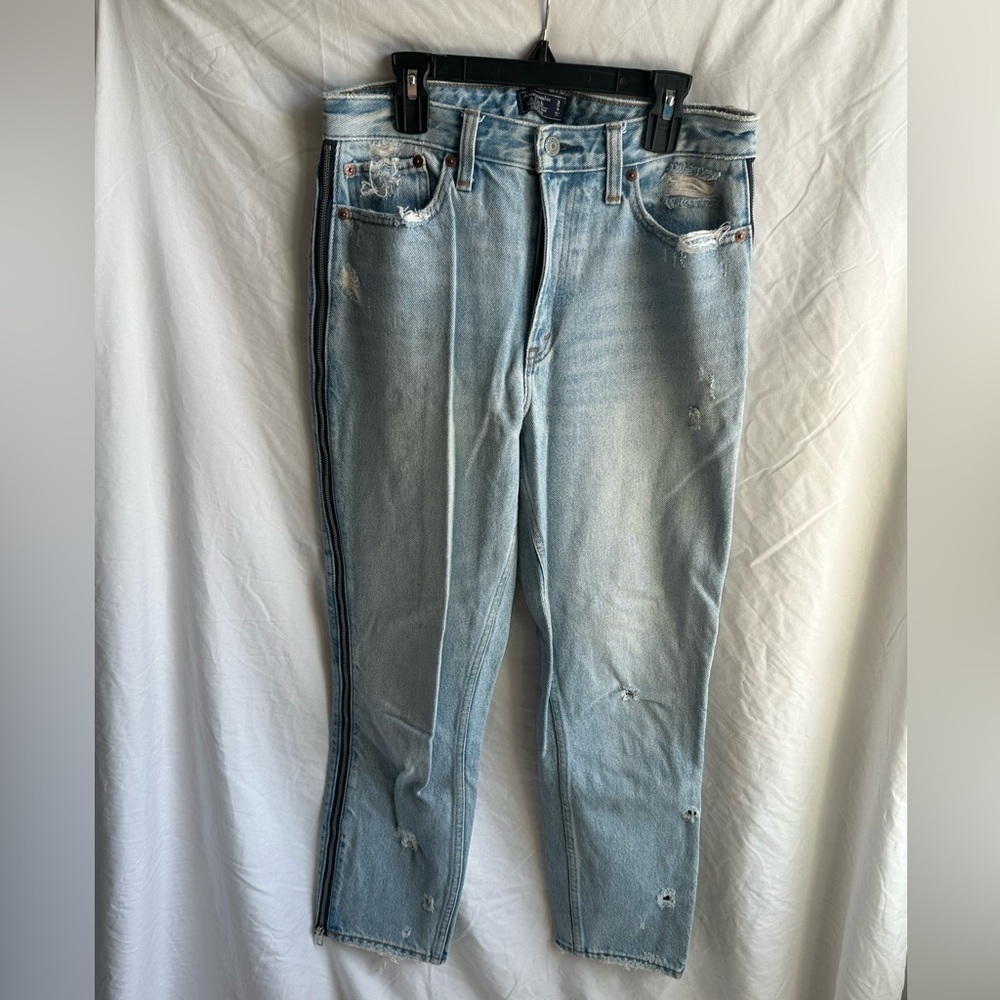 Abercrombie & Fitch Light Wash Annie High Rise Girlfriend Jeans w Zippers Size 6